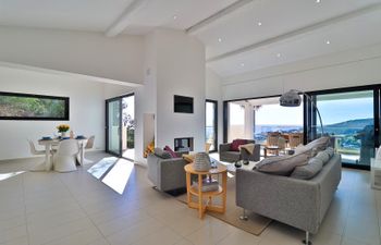 Riviera Hillside Holiday Home