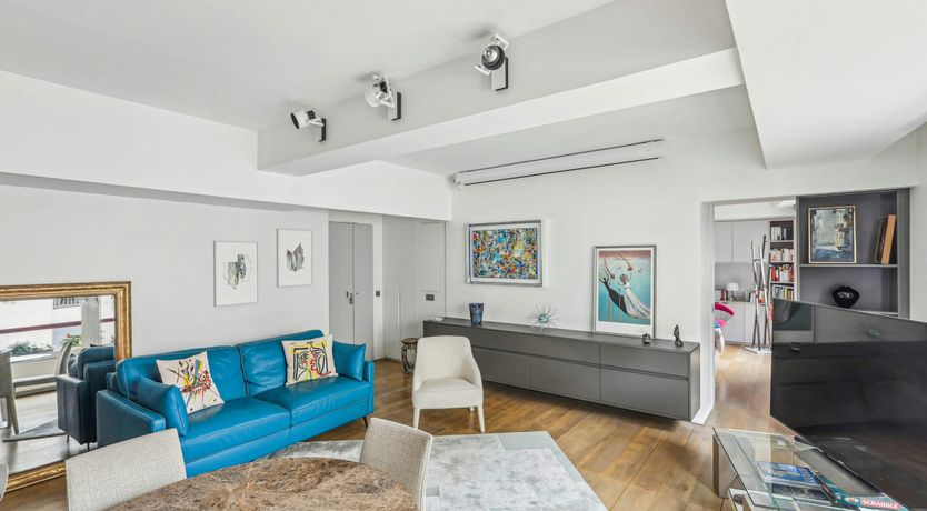 Photo of Along the Seine