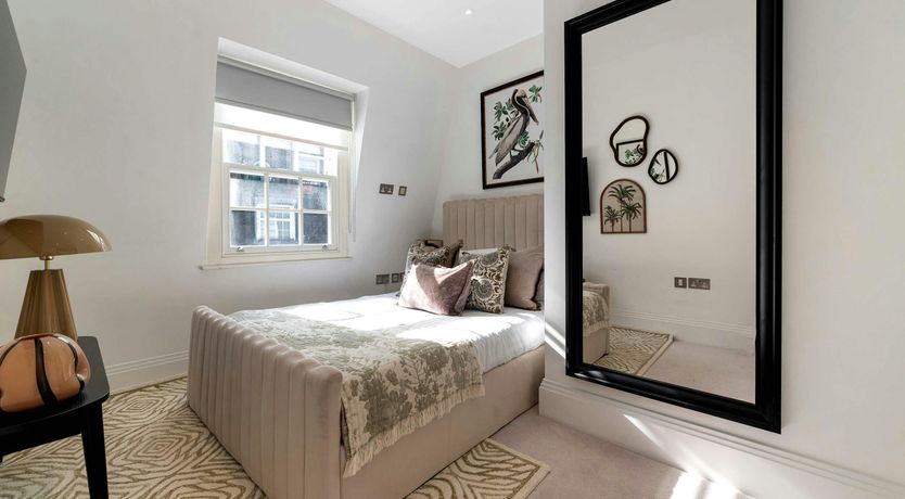 Photo of Lady Belgravia