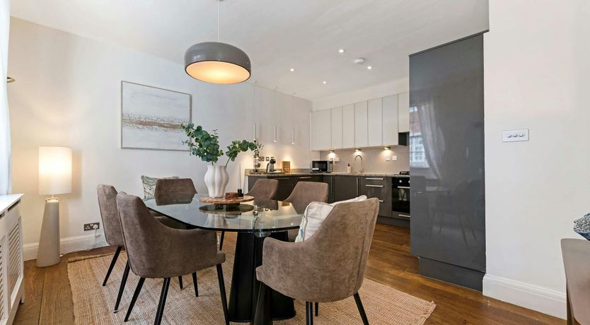 Photo of Hyde Park Luxe