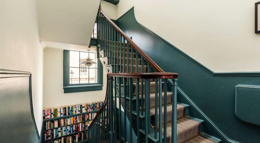 Photo of The Georgian Jewel