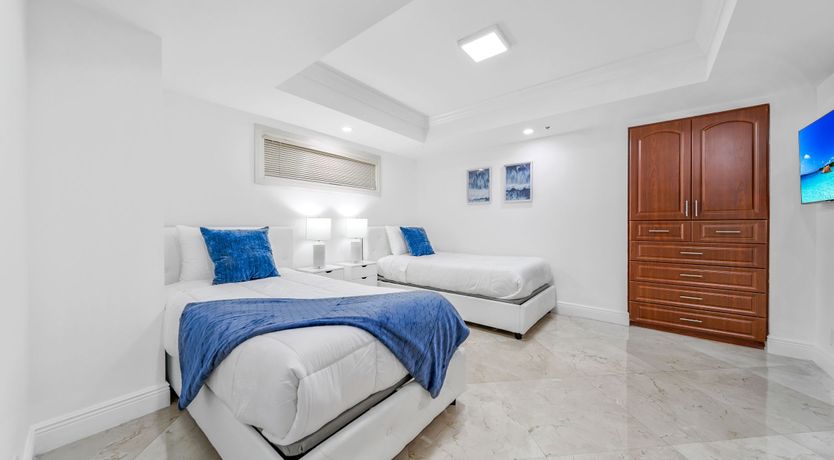 Photo of Miami's Pearl