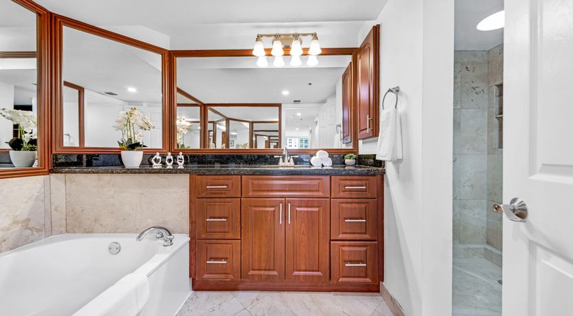 Photo of Miami's Pearl