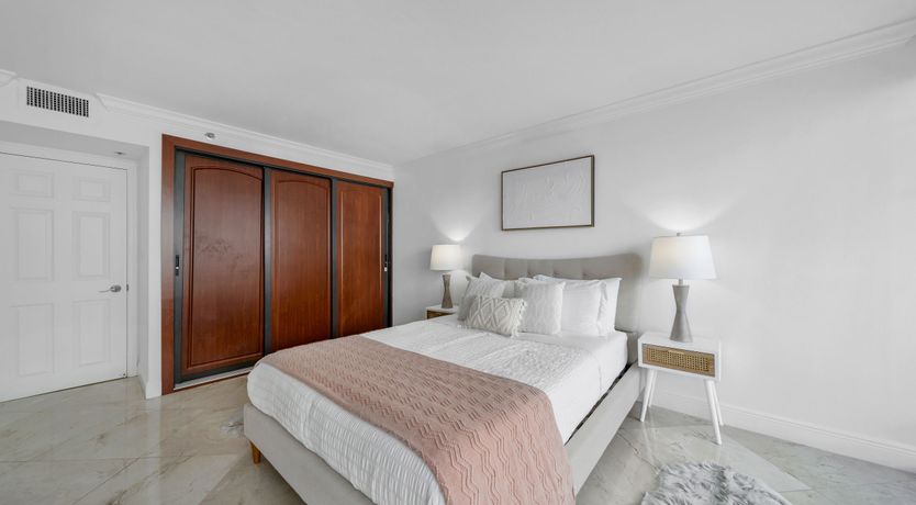 Photo of Miami's Pearl