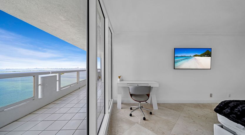 Photo of Miami's Pearl