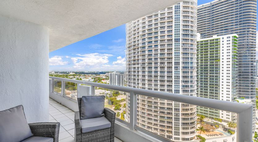 Photo of Miami's Pearl