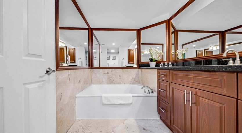 Photo of Miami's Pearl