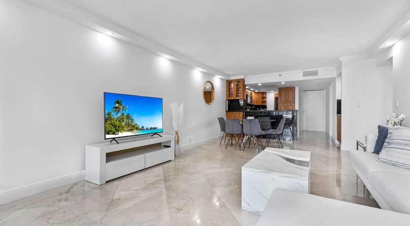 Photo of Miami's Pearl