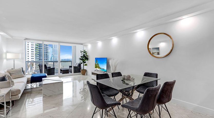 Photo of Miami's Pearl