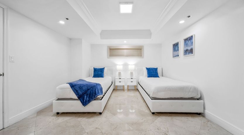 Photo of Miami's Pearl