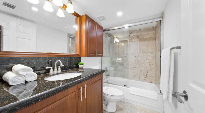 Photo of Miami's Pearl