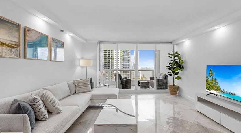 Photo of Miami's Pearl