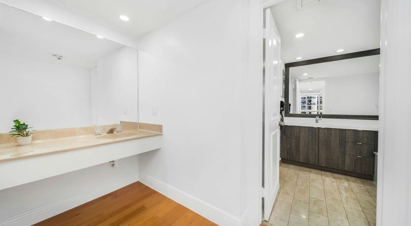 Photo of Miami Skyline View