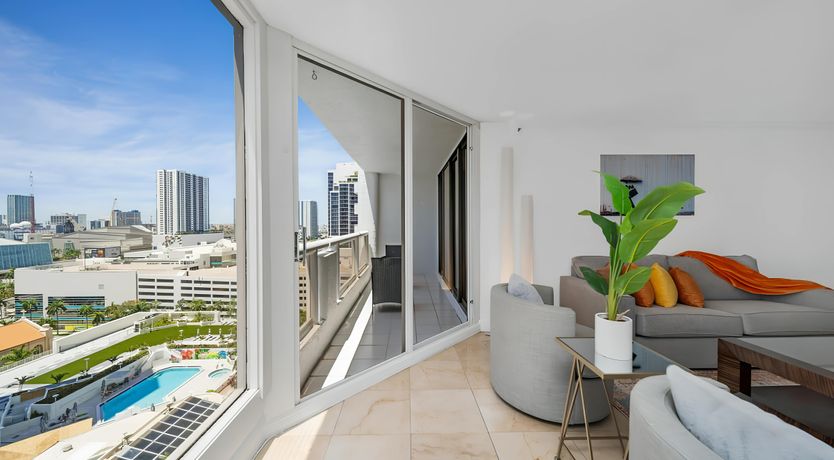 Photo of Miami Skyline View