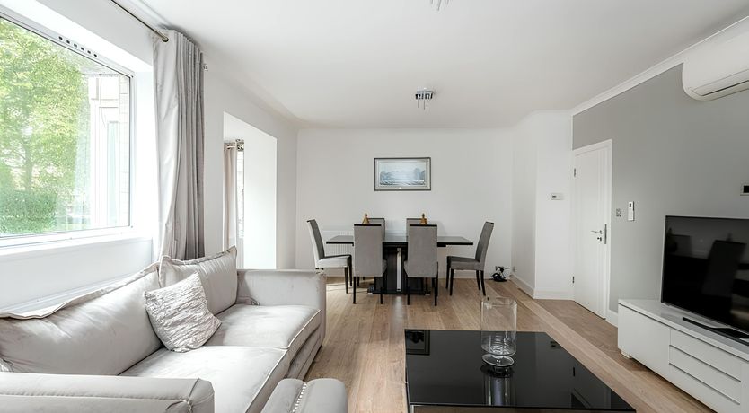 Photo of The London Lady