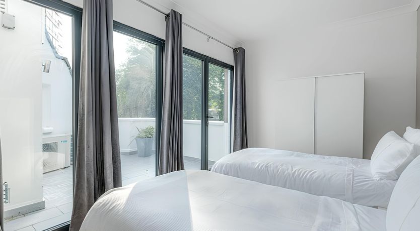 Photo of The London Lady