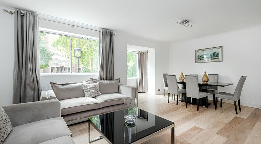 Photo of The London Lady