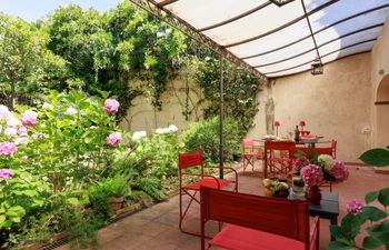 Michelangelo's Palette Holiday Home
