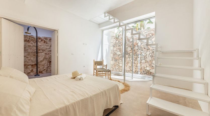 Photo of Barefoot Splendour