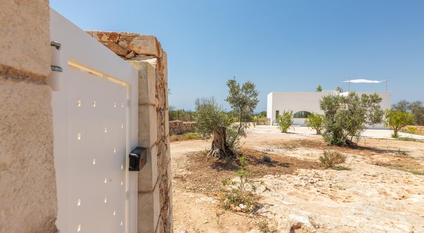 Photo of Barefoot Splendour