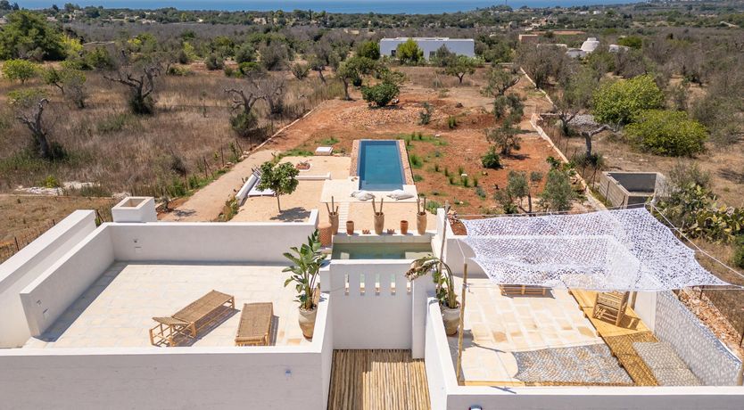 Photo of Barefoot Splendour