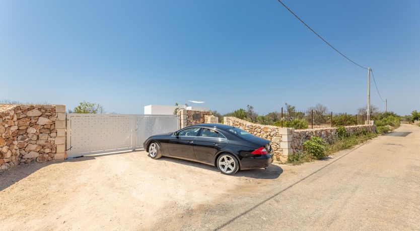 Photo of Barefoot Splendour