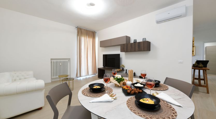 Photo of Lake Elegance