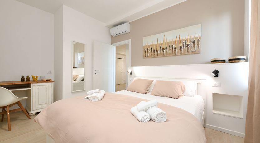 Photo of Lake Elegance