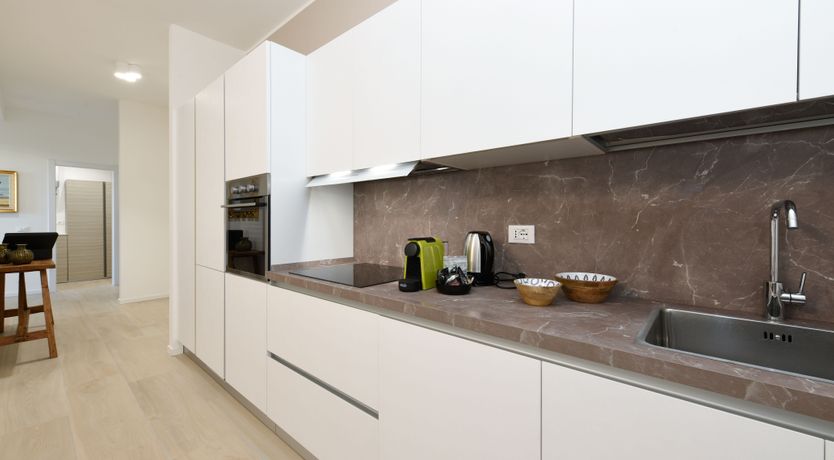 Photo of Lake Elegance