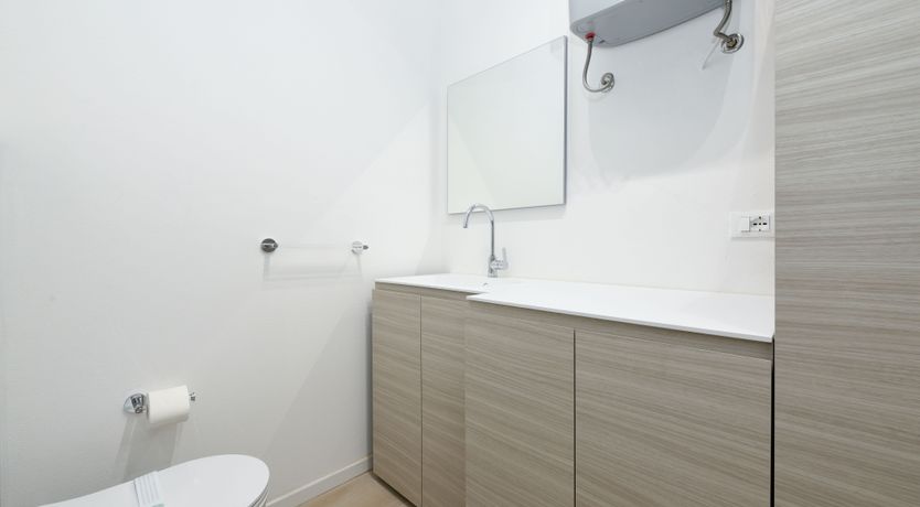 Photo of Lake Elegance