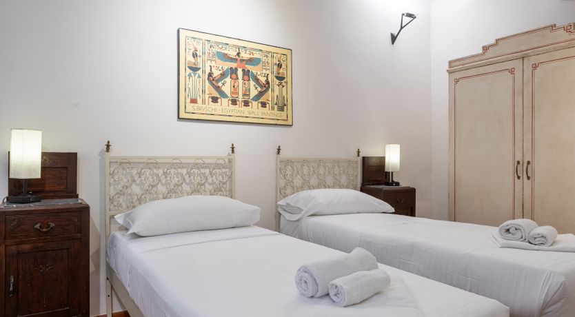 Photo of The Florentine Rose