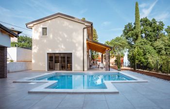 Eva Holiday Home
