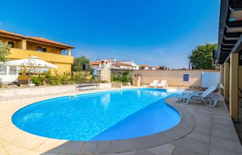 Leko Holiday Home