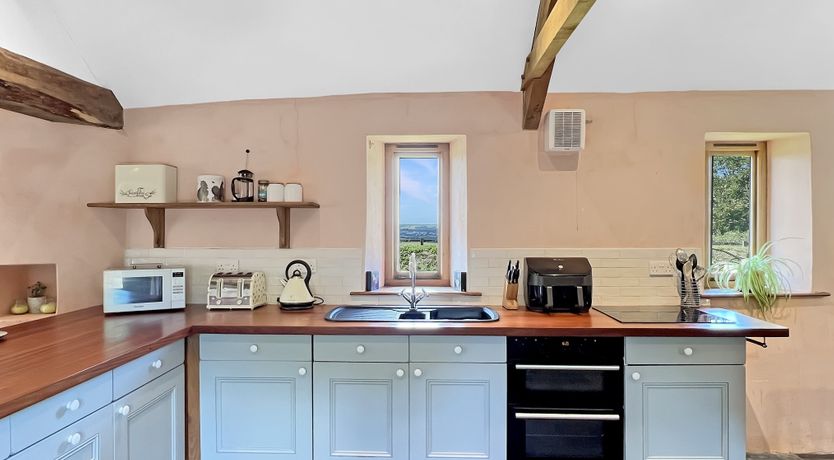 Photo of Widehay Barn, Mariansleigh