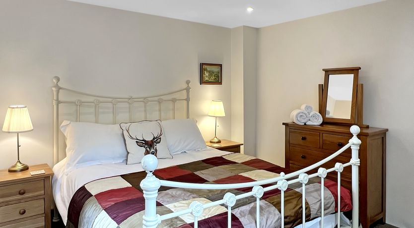 Photo of Widehay Barn, Mariansleigh