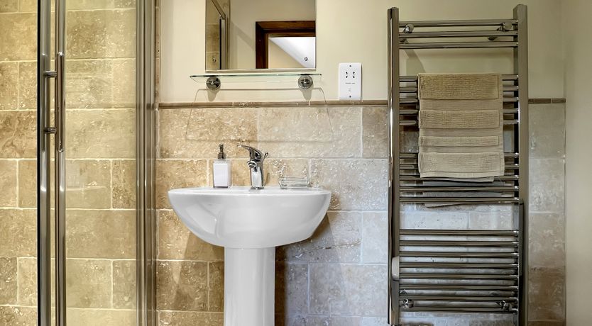 Photo of Widehay Barn, Mariansleigh