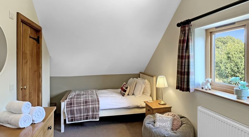 Photo of Widehay Barn, Mariansleigh