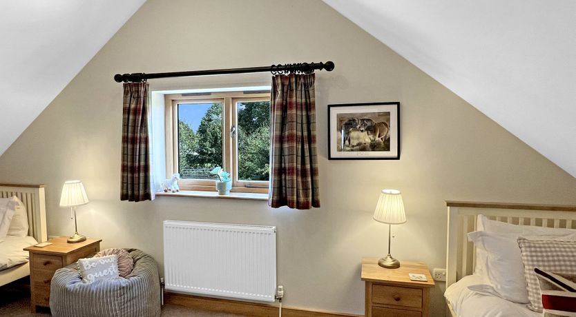 Photo of Widehay Barn, Mariansleigh