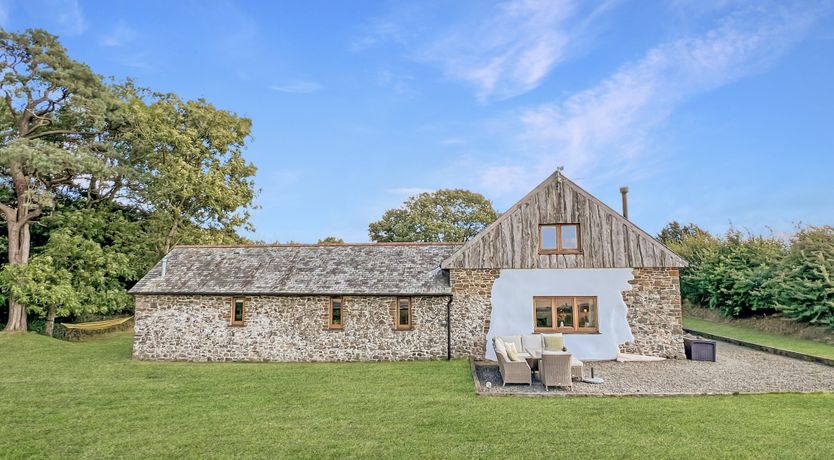 Photo of Widehay Barn, Mariansleigh