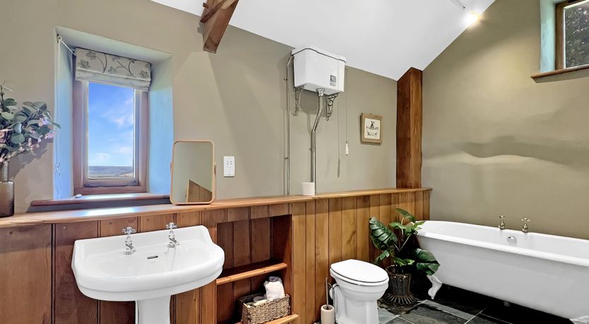 Photo of Widehay Barn, Mariansleigh