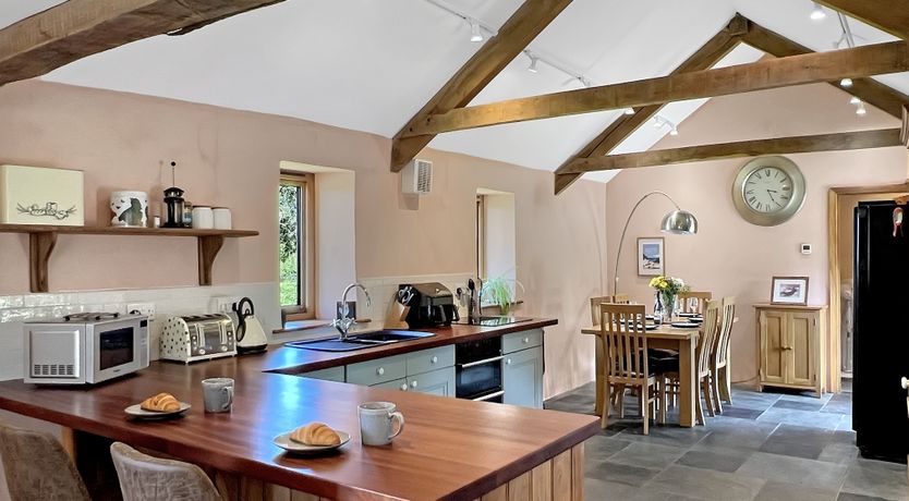 Photo of Widehay Barn, Mariansleigh