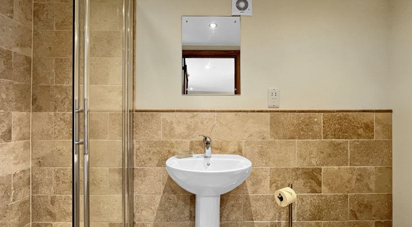 Photo of Widehay Barn, Mariansleigh