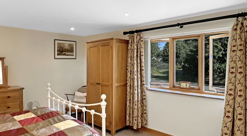 Photo of Widehay Barn, Mariansleigh