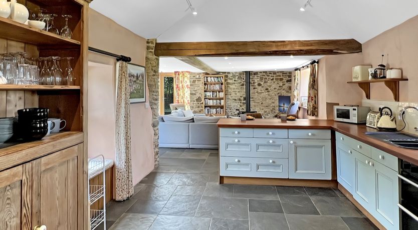 Photo of Widehay Barn, Mariansleigh