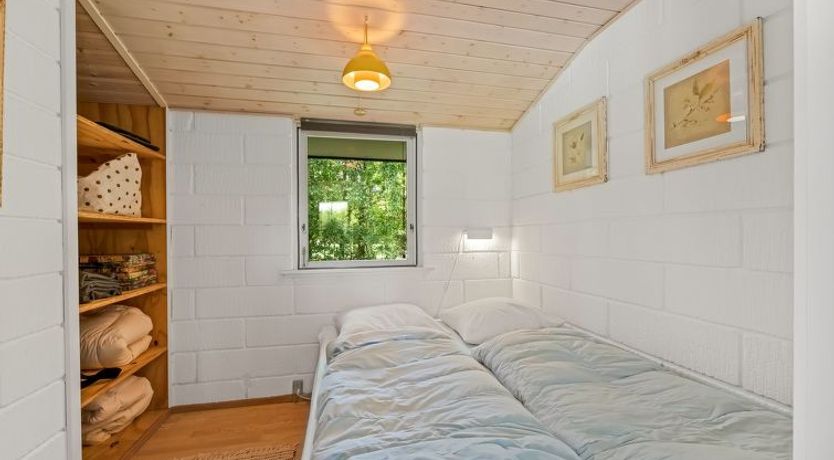 Photo of "Annetta" - 800m from the sea