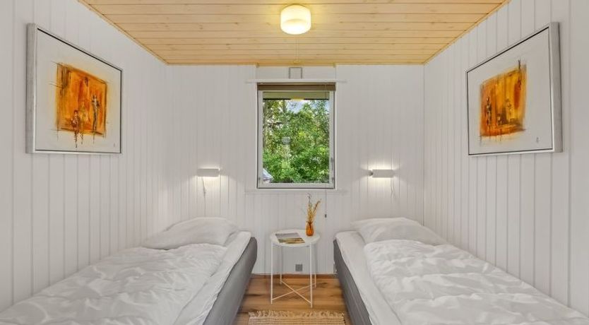 Photo of "Annetta" - 800m from the sea