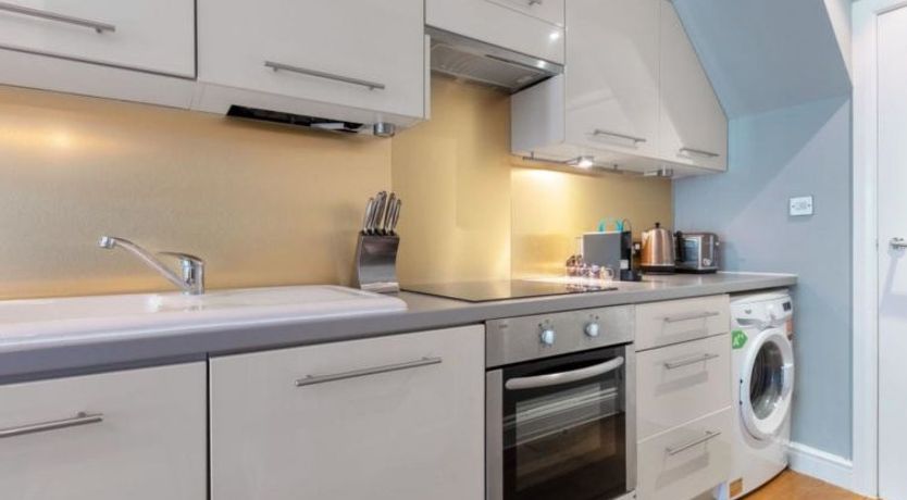 Photo of Lenna Gdns 1 Bed Apartment 2