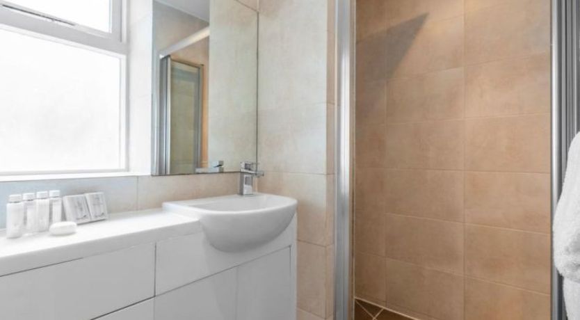 Photo of Lenna Gdns 1 Bed Apartment 2