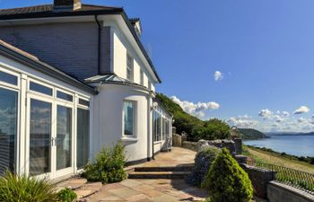 Penley Villa Holiday Home