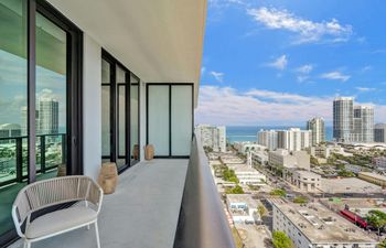 Miami Waves Holiday Home